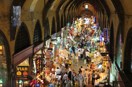שוק התבלינים המצרי באיסטנבול. אחד הגדולים והוותיקים בעיר  