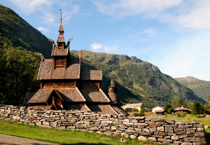 כנסיית העץ בורגנד, המרשימה מבין כנסיות הלוחות בנורווגיה