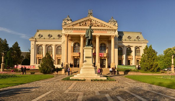 התיאטרון הלאומי, מהמבנים האלגנטיים ברומניה | צילום: Brenik / Shutterstock.com